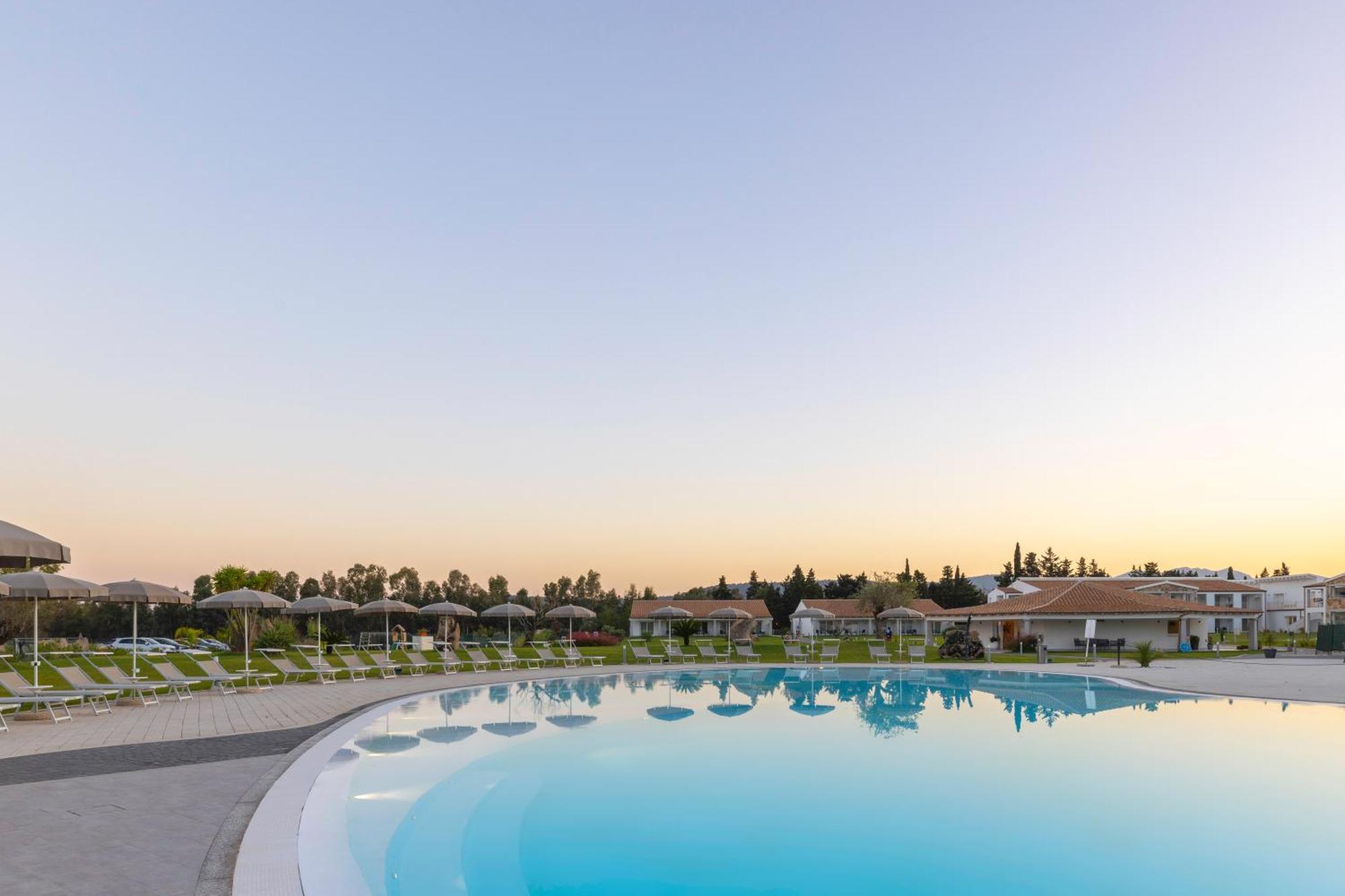 Hotel S'Arena Beach La Caletta Exterior foto